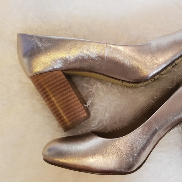 Pumps - Picture 4 of 6